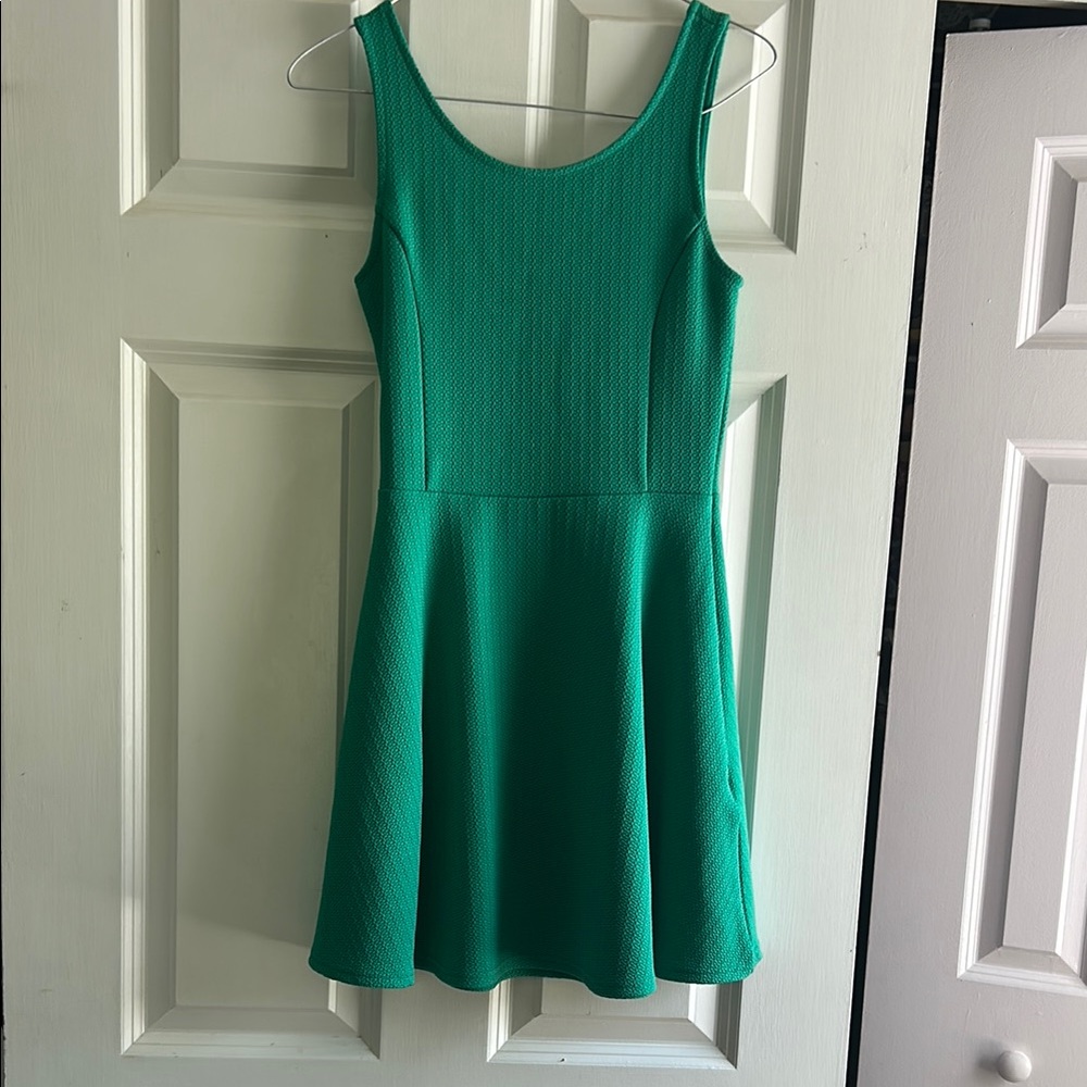 Elegant Green Sleeveless Dress
